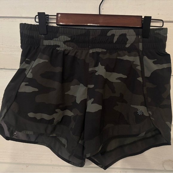 Athleta Mesh Racer Run Short 
Women's XS Black
Camouflage Print - Picture 3 of 11
